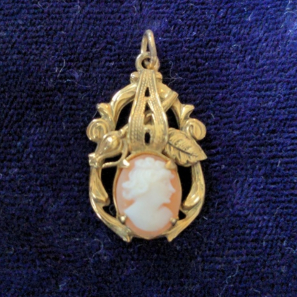 Vintage 14k Gold Filled Victorian Conch Shell Cameo Pendant